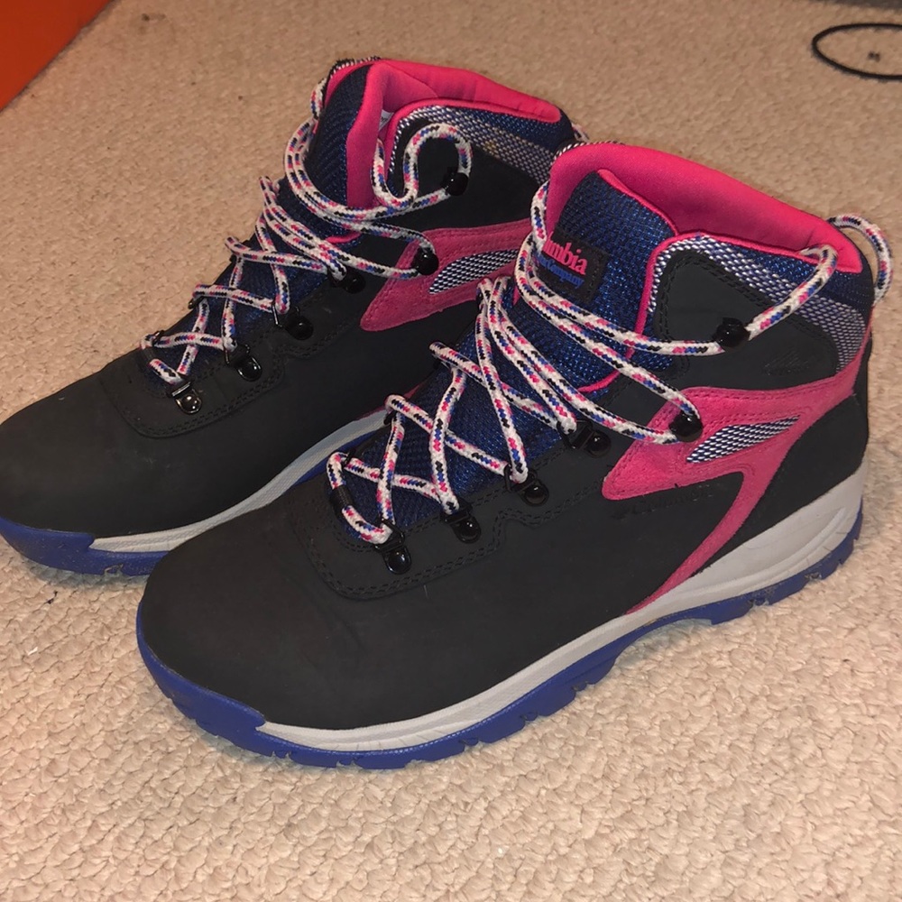 Columbia waterproof hiking Boots 🥾💗💙